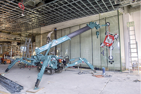 
Die Maeda Minikrane im Einsatz. Vertrieben werden die Geräte durch Uplifter.



