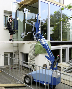 



Die Reihe der Fensterroboter von Aero-Lift umfasst fünf Stufen: ab 350 kg bis zu einer Tragfähigkeit von 1000kg.
