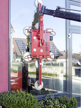 



Riebsamen bietet ein breites Spektrum an individuell angepassten Hebegeräten für Scheibengewichte von 150 kg bis 5000 kg an.
