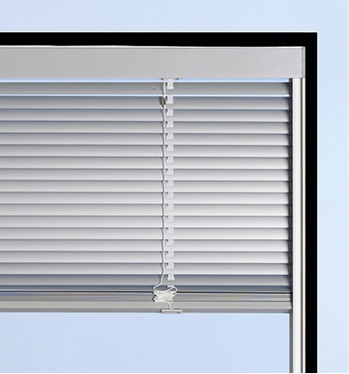 



Bei einem Jalousien-Isolierglas funktioniert der Behang analog einer Jalousie für innen oder außen. 
