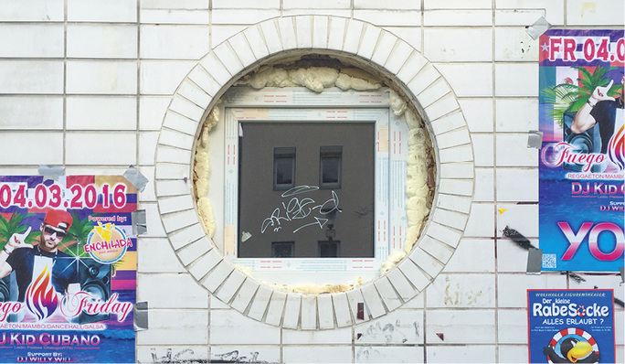 



Bild 1: Fenster mit „verbesserungsfähigem“ Wetterschutz
