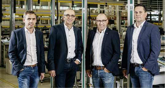 



Das verjüngte Management der Hella Holding v. l.: Harald Niedrist (1971), Georg Pranter (1960), Andreas Kraler (1974), Christian Schaller (1973)
