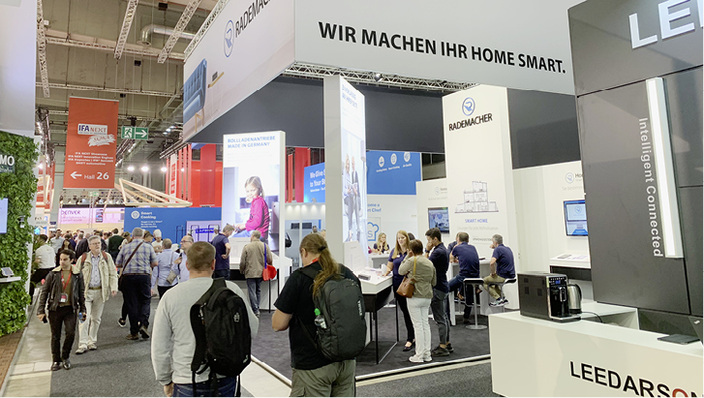 



Sprachsteuerung, Künstliche Intelligenz und 5G-Technologie waren die großen Themen der diesjährigen IFA, die Mitte September zu Ende ging. Auch bei Rademacher können die Befehle per Sprachsteuerung gegeben werden.
