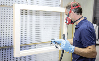 
Die neue Öl-Effekt-Lasur OW-811 punktet durch ihre geölt wirkende, matte Oberfläche. Die Verarbeitung ist per Handspritzpistole oder in der Spritzanlage möglich.



