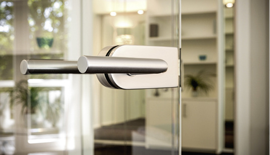 
Die neuen Glastürenbeschläge von Würth werden in den beiden Linien „Standard“ und „Premium“ angeboten.



