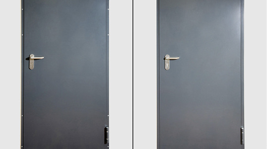 
Keine sichtbaren Verschraubungen: Die neue Leichtbau-Zarge von Teckentrup (r.) bietet eine ansprechende Ästhetik und lässt sich bis zu 20 % schneller montieren.



