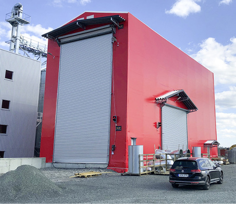 



Keine alltägliche Aufgabe: Für den Einbau solcher ungewöhnlichen Tore ist der Service von Teckentrup die ideale Hilfe.
