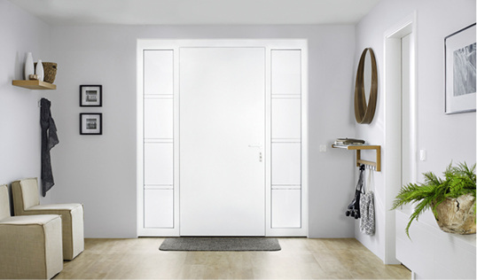



Die ThermoSafe Hybrid Haustür bietet auch bei großen Temperaturdifferenzen zwischen Wohnraum und Außenbereich eine noch größere Formstabilität. Zudem zeigt die ThermoSafe Hybrid an der Innenseite eine elegante planebene Türansicht.
