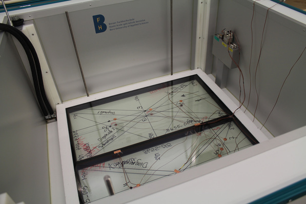 Mit dem neuen Plattenmessgerät lässt sich der Wärmedurchgangskoeffizient Ug von Isoliergläsern in horizontaler sowie in vertikaler Lage bestimmen.