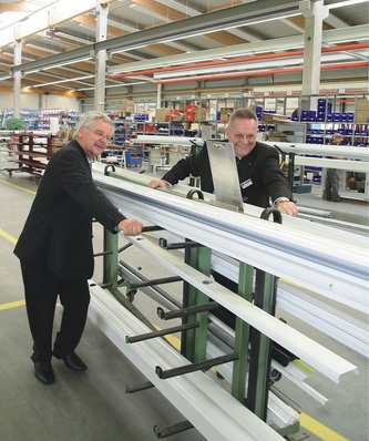 Dr. Gerd Schwöbel (l.) und Alfred Bohn vor 10 Jahren bei der Einweihung einer neuen Produktionsstätte